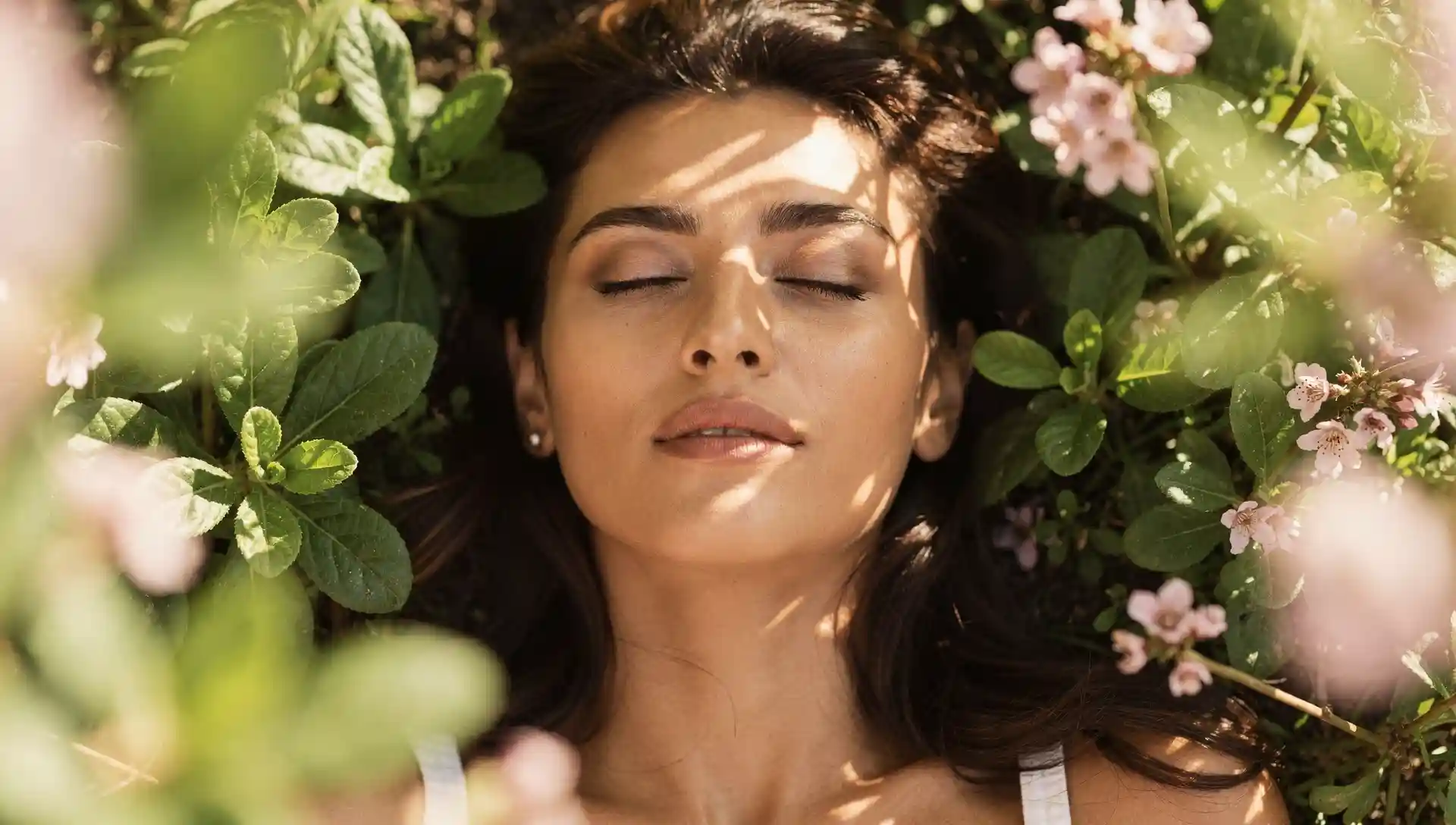 Εαρινό Burnout: Γιατί νιώθουμε εξάντληση την Άνοιξη και πώς να ανακτήσουμε την ενέργειά μας